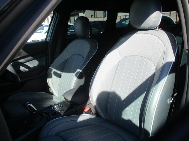 ＭＩＮＩ クーパー　クラブマン　アントールド・エディション　特別仕様車　ディスプレイメーター　カープレイ対応　バックモニター　衝突軽減ブレーキ　ドラレコ　インテリセーフ　シートヒーター　追従クルーズ　アンビエントライト　専用シート　ＬＥＤヘッドライト（13枚目）