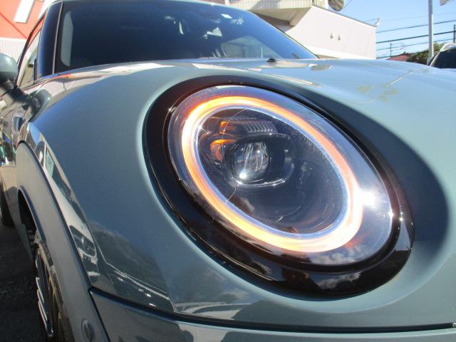 ＭＩＮＩ クーパー　クラブマン　アントールド・エディション　特別仕様車　ディスプレイメーター　カープレイ対応　バックモニター　衝突軽減ブレーキ　ドラレコ　インテリセーフ　シートヒーター　追従クルーズ　アンビエントライト　専用シート　ＬＥＤヘッドライト（40枚目）