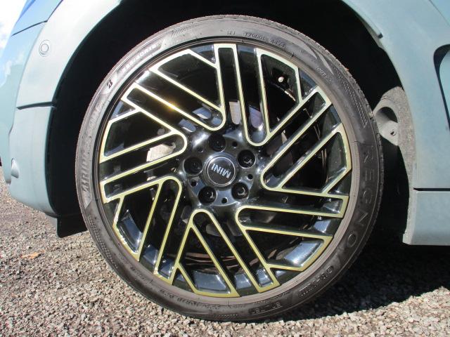 ＭＩＮＩ クーパー　クラブマン　アントールド・エディション　特別仕様車　ディスプレイメーター　カープレイ対応　バックモニター　衝突軽減ブレーキ　ドラレコ　インテリセーフ　シートヒーター　追従クルーズ　アンビエントライト　専用シート　ＬＥＤヘッドライト（41枚目）