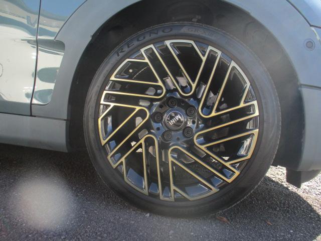 ＭＩＮＩ クーパー　クラブマン　アントールド・エディション　特別仕様車　ディスプレイメーター　カープレイ対応　バックモニター　衝突軽減ブレーキ　ドラレコ　インテリセーフ　シートヒーター　追従クルーズ　アンビエントライト　専用シート　ＬＥＤヘッドライト（44枚目）