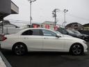 Ｅクラス Ｅ２２０ｄ　アバンギャルド　エクスクルーシブパッケージ　ナッツブラウンレザー　中期ステアリング　純正ナビＴＶ　全方位カメラ　ヘッドアップディスプレイ　ブルメスターサラウンド　前後シートヒーター　アンビエントライト　パワートランク（4枚目）