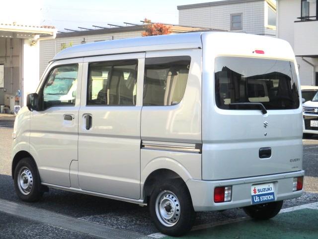 エブリイ ＰＡ　６型　前後衝突被害軽減ブレーキ　フロアマット　禁煙車　ハイルーフ　メンテナンスノート　取扱説明書　ディーラー保証付　ＦＭ／ＡＭラジオ　両側スライドドア　オートライト　リヤパーキングセンサー　スペアキー　エアコン・パワステ　シルキーシルバーメタリック（4枚目）
