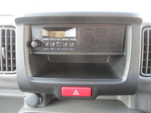 エブリイ ＰＡ　６型　前後衝突被害軽減ブレーキ　フロアマット　禁煙車　ハイルーフ　メンテナンスノート　取扱説明書　ディーラー保証付　ＦＭ／ＡＭラジオ　両側スライドドア　オートライト　リヤパーキングセンサー　スペアキー　エアコン・パワステ　シルキーシルバーメタリック（14枚目）