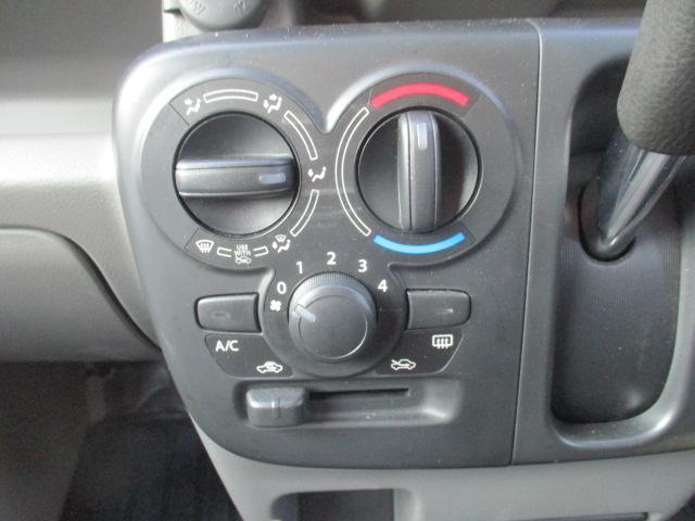 エブリイ ＰＡ　６型　前後衝突被害軽減ブレーキ　フロアマット　禁煙車　ハイルーフ　メンテナンスノート　取扱説明書　ディーラー保証付　ＦＭ／ＡＭラジオ　両側スライドドア　オートライト　リヤパーキングセンサー　スペアキー　エアコン・パワステ　シルキーシルバーメタリック（16枚目）