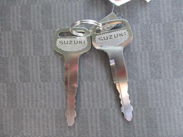 エブリイ ＰＡ　６型　前後衝突被害軽減ブレーキ　フロアマット　禁煙車　ハイルーフ　メンテナンスノート　取扱説明書　ディーラー保証付　ＦＭ／ＡＭラジオ　両側スライドドア　オートライト　リヤパーキングセンサー　スペアキー　エアコン・パワステ　シルキーシルバーメタリック（28枚目）