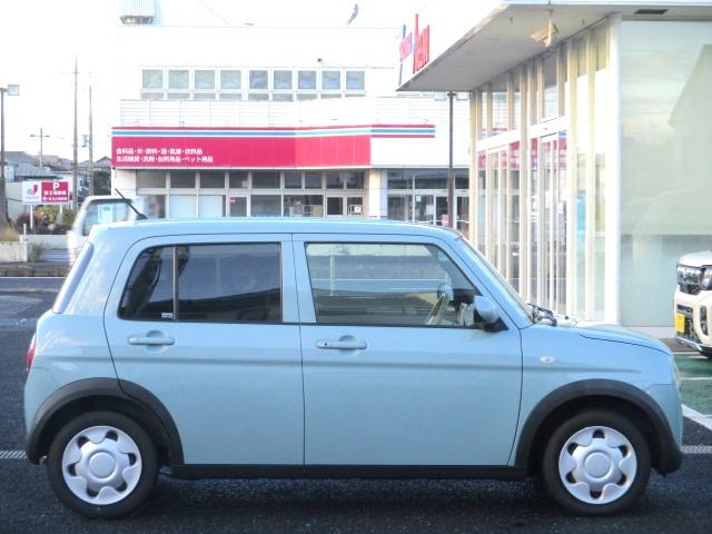 アルトラパン Ｇ　３型　自社レンタカーＵＰ　ナビ　ＥＴＣ　禁煙車　Ｂｌｕｅｔｏｏｔｈ機能対応　前後衝突被害軽減ブレーキ　フロアマット　スマートキー　運転席シートヒーター　ディーラー保証付　車検整備付　ワンオーナー車　ベンチシート　オートライト　盗難警報装置（7枚目）