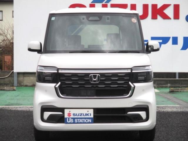 Ｎ－ＢＯＸカスタム ターボ　全方位カメラ付ナビ　ドラレコ　ＥＴＣ　フロアマット　禁煙車　Ｂｌｕｅｔｏｏｔｈ機能対応　運転席・助手席シートヒーター　衝突被害軽減ブレーキ　電動格納ドアミラー　アダプティブクルーズコントロール　両側電動スライドドア　前後パーキングセンサー（2枚目）