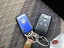 ＨＹＢＲＩＤ　ＭＶ　全方位カメラＰＫＧ　禁煙車　ワンオーナー　両側電動スライドドア　前後衝突被害軽減ブレーキ　フロアマット　ドアバイザー　運転席・助手席シートヒーター　電動格納ドアミラー　アダプティブクルーズコントロール　純正アルミホイール　フルフラットシート（45枚目）
