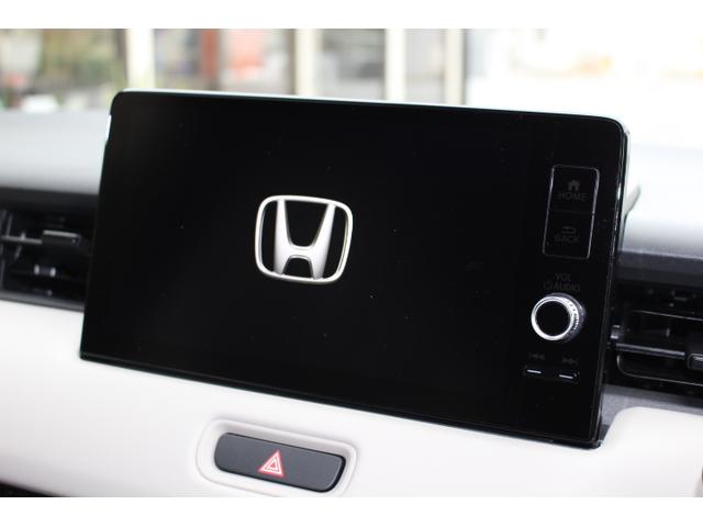 ヴェゼル ｅ：ＨＥＶ　Ｚ・ＰＬａＹパッケージ　パノラマルーフ・ブラインドスポットインフォメーション・アダプティブドライビングビーム・Ｈｏｎｄａ　ＣＯＮＮＥＣＴディスプレー＋ＥＴＣ２．０車載器＋ワイヤレス充電器・マルチビューカメラシステム（17枚目）