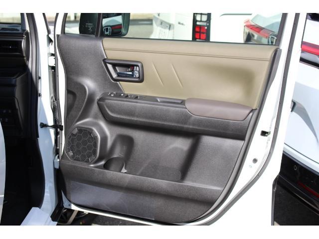 ドアトリムがカーキになりました