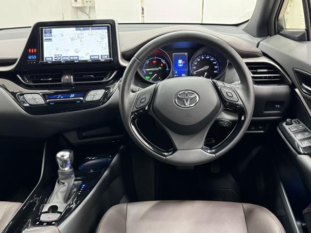 Ｃ－ＨＲ Ｇ　運転席エアバック　ＤＶＤ再生機能　１オーナー車　Ｂカメラ　助手席エアバック　サイドカーテンエアバック　横滑り防止装置付　アイドルストップ　ハーフレザーシート　記録簿有り　キーフリーシステム　ＥＴＣ（4枚目）