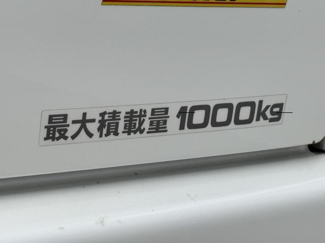 ハイエースバン スーパーＧＬ　ダークプライム　衝突軽減　横滑り防止装置　キーレス　両側パワースライドドア　パワーウインドウ　地デジ　ミュージックプレイヤー接続可　スマートキー＆プッシュスタート　アルミホイール　ＬＥＤヘッドランプ　オートエアコン（19枚目）