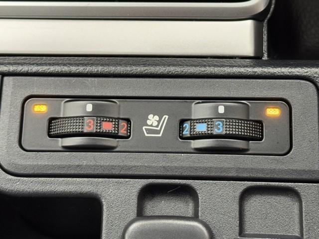 ランドクルーザープラド ＴＸ　Ｌパッケージ　リアカメラ　１オ－ナ－　スマートキ　盗難防止　キーレスエントリー　ＥＴＣ装備　ＤＶＤ再生可　エアコン　ＬＥＤランプ　レザー　アルミホイール　パートタイム４ＷＤ　横滑り防止システム　フルＴＶ　ナビ＆ＴＶ（16枚目）