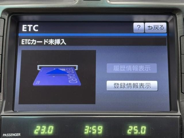 クラウン ロイヤルサルーン　フルセグ地デジＴＶ　ダブルエアバック　ドライブレコーダー　スマートキー＆プッシュスタート　クルーズコントロール　電動シート　オートエアコン　キーフリーシステム　ワンオーナー車　パワーウインド　記録簿（7枚目）