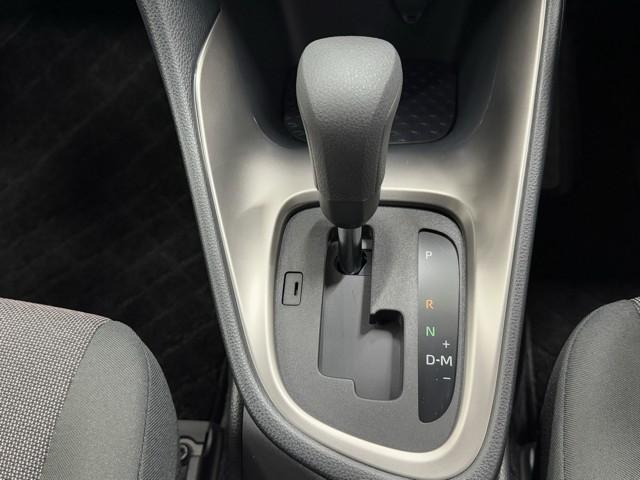 ヤリス Ｇ　点検記録簿　Ｂカメラ　エアコン　地デジ　レンタカーＵＰ車　スマートキー＆プッシュスタート　ドライブレコーダー　メモリーナビゲーション　イモビ　横滑り防止システム　クルーズＣ　ＡＢＳ　パワーウィンドウ（11枚目）