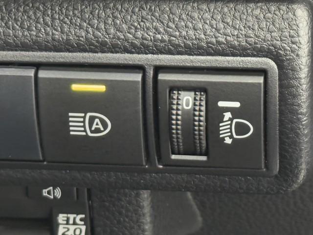 カローラ ダブルバイビー　衝突被害軽減ブレーキ　オートエアコン　ナビ　盗難防止装置　キーフリー　ＬＥＤ　バックモニター　スマートキー　メモリーナビ　サイドエアバッグ　オートクルーズコントロール　横滑り防止機能　ＡＷ　エアバッグ（13枚目）