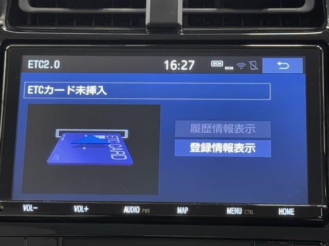 プリウス Ｓツーリングセレクション　インテリキー　地デジ　リアカメラ　ＬＥＤヘッドライト　セキュリティー　クルコン　オートエアコン　デュアルエアバッグ　ＥＳＣ　ＤＶＤ　ドライブレコーダー　フルタイム４ＷＤ　メモリーナビゲーション　ＡＢＳ（7枚目）