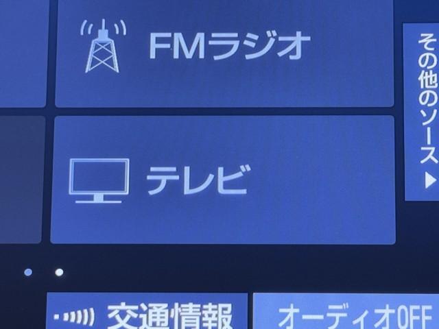 プリウス Ｓツーリングセレクション　インテリキー　地デジ　リアカメラ　ＬＥＤヘッドライト　セキュリティー　クルコン　オートエアコン　デュアルエアバッグ　ＥＳＣ　ＤＶＤ　ドライブレコーダー　フルタイム４ＷＤ　メモリーナビゲーション　ＡＢＳ（8枚目）