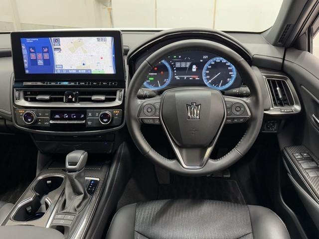 クラウンハイブリッド ＲＳ　ＬＥＤヘッドライト　クルコン　スマートエントリー　セキュリティーアラーム　Ｂカメラ　カーテンエアバッグ　定期点検記録簿　横滑り防止　ＥＴＣ　ドラレコ　ＴＶナビ　アルミ　ＡＵＸ　メモリーナビ　ＡＢＳ（4枚目）