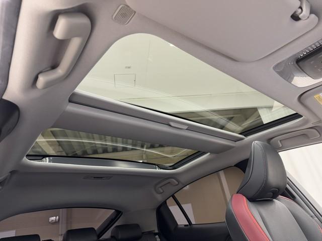 プリウス Ｚ　リアカメラ　パノラマサンルーフ　プリクラッシュ　ＰＷシート　１オーナ　ＡＣ１００Ｖ電源　ＬＥＤランプ　オートクルーズ　アルミホイール　ドライブレコーダ　ＡＣ　運転席エアバッグ　横滑り防止装置　ＥＴＣ付（4枚目）