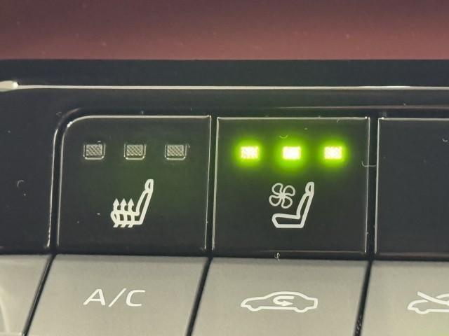 プリウス Ｚ　リアカメラ　パノラマサンルーフ　プリクラッシュ　ＰＷシート　１オーナ　ＡＣ１００Ｖ電源　ＬＥＤランプ　オートクルーズ　アルミホイール　ドライブレコーダ　ＡＣ　運転席エアバッグ　横滑り防止装置　ＥＴＣ付（17枚目）