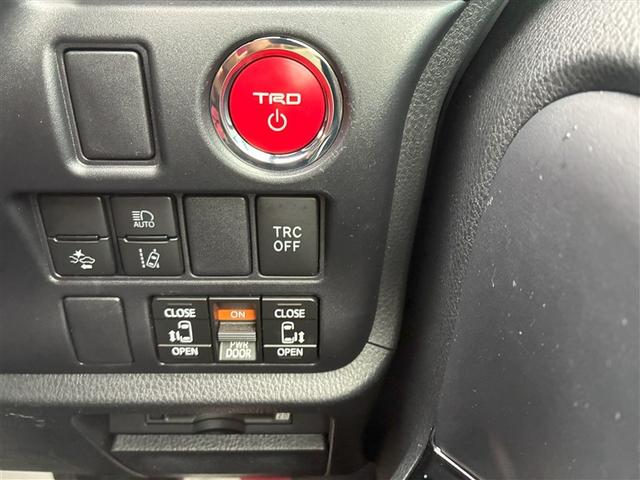 ノア ハイブリッドＳｉ　ダブルバイビーＩＩＩ　地デジ　バックモニター　両側ＰＳＤ　ＬＥＤ　ナビ＆ＴＶ　ＤＶＤ　横滑り防止装置　アルミホイール　スマキー　エアバッグ　クルコン　ＡＣ　３列シート　ドライブレコーダー　キーフリー　１オ－ナ－　ＥＴＣ（9枚目）