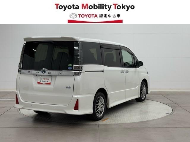 ヴォクシー ハイブリッドＺＳ　煌ＩＩＩ　ドライブレコーダ　アイドリングストップ　地デジＴＶ　リヤカメラ　１オナ車　Ｗエアコン　スマートキー　ミュージックプレイヤー接続可　ＤＶＤ再生可　クルコン　ＶＳＣ　キーレス　アルミホイール　ナビ＆ＴＶ（2枚目）