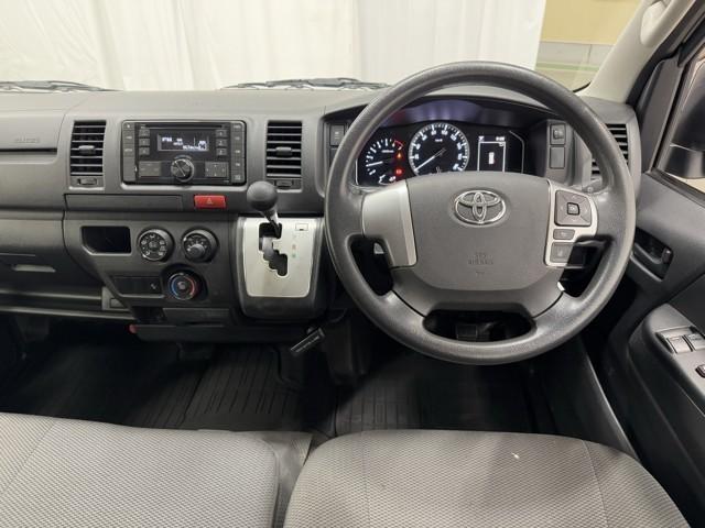 ハイエースバン ＤＸ　ＧＬパッケージ　デュアルエアバック　ワンオーナー　リモコンキー　横滑り防止　オートエアコン　パワーウィンドウ　エアバッグ　パワステ　盗難防止装置　ＡＢＳ　メンテナンスノート　ＥＴＣ　ドラレコ　プリクラッシュセーフティ（4枚目）