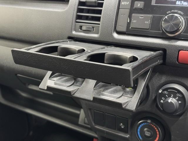 ハイエースバン ＤＸ　ＧＬパッケージ　デュアルエアバック　ワンオーナー　リモコンキー　横滑り防止　オートエアコン　パワーウィンドウ　エアバッグ　パワステ　盗難防止装置　ＡＢＳ　メンテナンスノート　ＥＴＣ　ドラレコ　プリクラッシュセーフティ（9枚目）