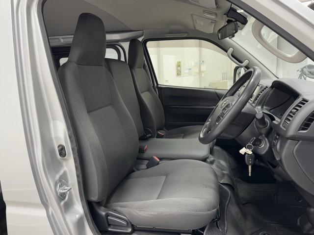 ハイエースバン ＤＸ　ＧＬパッケージ　デュアルエアバック　ワンオーナー　リモコンキー　横滑り防止　オートエアコン　パワーウィンドウ　エアバッグ　パワステ　盗難防止装置　ＡＢＳ　メンテナンスノート　ＥＴＣ　ドラレコ　プリクラッシュセーフティ（14枚目）