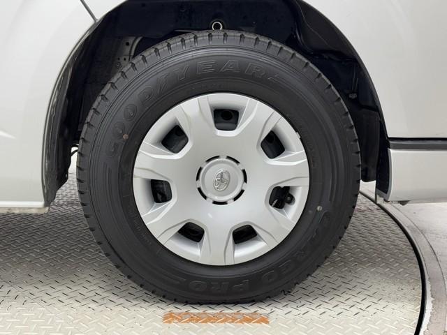 ハイエースバン ＤＸ　ＧＬパッケージ　デュアルエアバック　ワンオーナー　リモコンキー　横滑り防止　オートエアコン　パワーウィンドウ　エアバッグ　パワステ　盗難防止装置　ＡＢＳ　メンテナンスノート　ＥＴＣ　ドラレコ　プリクラッシュセーフティ（18枚目）