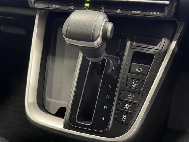 ヴォクシー ハイブリッドS-G リアオートエアコン TV 地デジ クルコン Bカメラ 横滑防止装置 LEDヘッド ETC車載器 ワンオーナー車 両側自動ドア キーレス アルミホイール 3列シート スマートキー 寒冷地仕様 点検記録簿(11枚目)