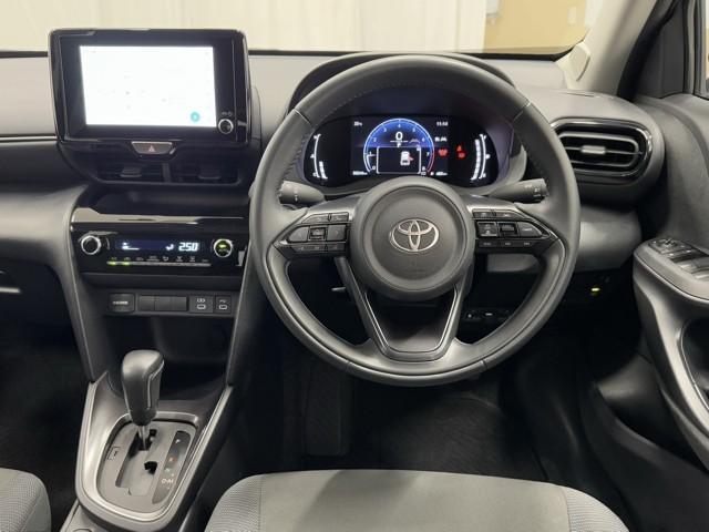 ヤリスクロス Ｇ　ＥＴＣ装備　リヤカメラ　点検記録簿　スマートエントリー　イモビライザー　オートエアコン　アルミホイール　キーレス　パワーウィンドウ　クルコン　ＡＢＳ　ドライブレコーダー　エアバッグ　パワーステアリング（4枚目）