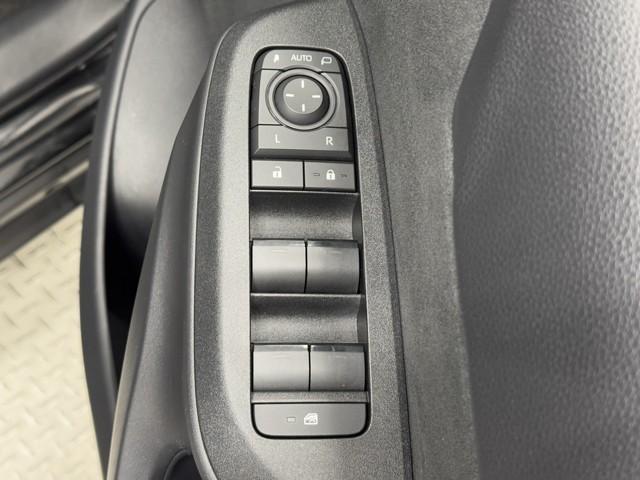 ヤリスクロス Ｇ　ＥＴＣ装備　リヤカメラ　点検記録簿　スマートエントリー　イモビライザー　オートエアコン　アルミホイール　キーレス　パワーウィンドウ　クルコン　ＡＢＳ　ドライブレコーダー　エアバッグ　パワーステアリング（9枚目）