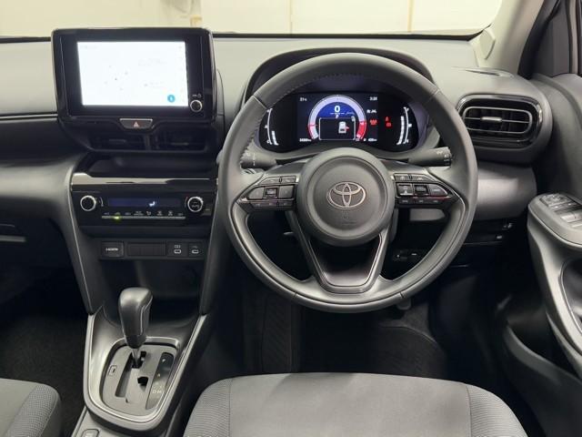 ヤリスクロス Ｇ　ＥＴＣ装備　リヤカメラ　スマートエントリー　イモビライザー　オートエアコン　アルミホイール　キーレス　パワーウィンドウ　クルコン　ＡＢＳ　ドライブレコーダー　エアバッグ　パワーステアリング（4枚目）