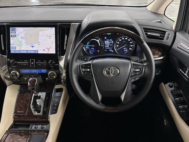 アルファードハイブリッド G TSS オートクルーズ ナビTV 地デジ AC100 盗難防止装置 AW LEDヘッド 4wd キーレス Wエアコン DVD再生機能 ABS エアバッグ 3列シート ミュージックプレイヤー接続可(4枚目)