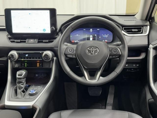ＲＡＶ４ Ｇ　Ｚパッケージ　インテリジェントクリアランスソナー　パノラマルーフ　エアロ　整備記録簿　ＡＷＤ　ＬＥＤライト　アルミホイル　オートクルーズ　横滑り防止装置　バックガイドモニター　盗難防止装置　デュアルエアバッグ（7枚目）