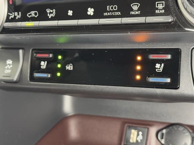 ＲＡＶ４ Ｇ　Ｚパッケージ　インテリジェントクリアランスソナー　パノラマルーフ　エアロ　整備記録簿　ＡＷＤ　ＬＥＤライト　アルミホイル　オートクルーズ　横滑り防止装置　バックガイドモニター　盗難防止装置　デュアルエアバッグ（17枚目）