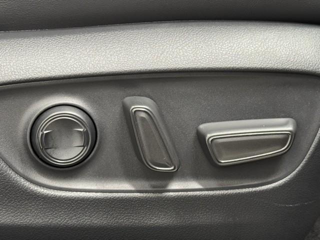 ＲＡＶ４ Ｇ　Ｚパッケージ　インテリジェントクリアランスソナー　パノラマルーフ　エアロ　整備記録簿　ＡＷＤ　ＬＥＤライト　アルミホイル　オートクルーズ　横滑り防止装置　バックガイドモニター　盗難防止装置　デュアルエアバッグ（18枚目）