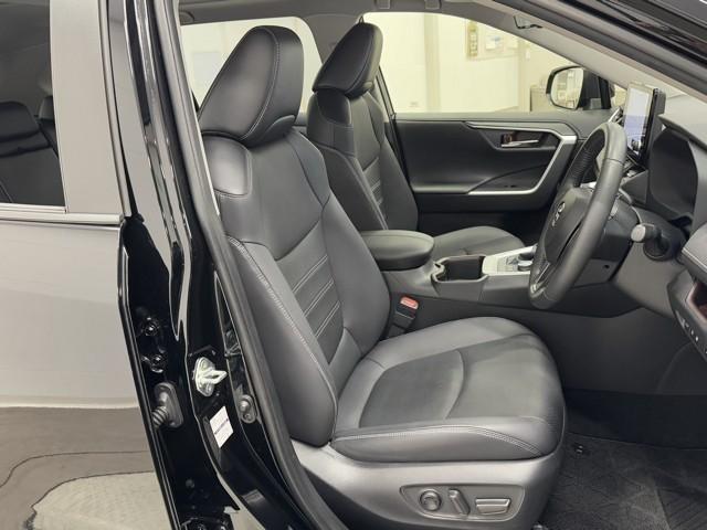 ＲＡＶ４ Ｇ　Ｚパッケージ　インテリジェントクリアランスソナー　パノラマルーフ　エアロ　整備記録簿　ＡＷＤ　ＬＥＤライト　アルミホイル　オートクルーズ　横滑り防止装置　バックガイドモニター　盗難防止装置　デュアルエアバッグ（19枚目）