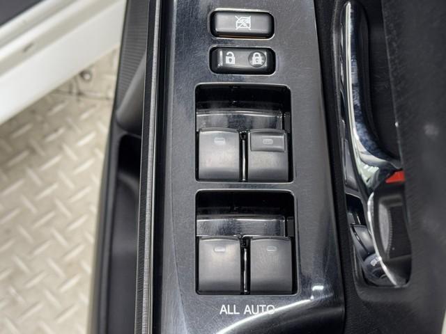 プリウスアルファ Ｓ　チューン　ブラックＩＩ　地デジフルセグ　横滑防止　イモビ　Ｂカメラ　ナビＴＶ　サイドエアバッグ　インテリキー　ＡＡＣ　キーレスエントリー　ＡＢＳ　ワンオーナー車　パワーウインドウ　ＡＵＸ　パワステ　ＡＷ　ＤＶＤ　ＥＣＯモード（12枚目）