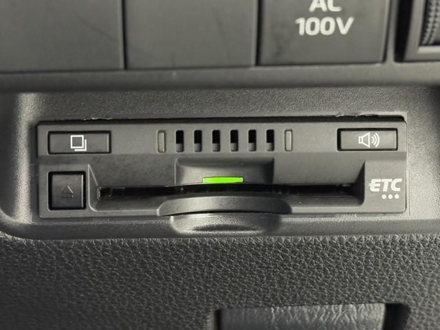 アクア Ｘ　踏み間違い防止　１００Ｖ　イモビ　ドライブレコーダー　ナビ　点検記録簿　ＬＥＤヘッドライト　スマートキー　横滑り防止機能　キーレスエントリー　オートクルーズ　オートエアコン　ＥＴＣ　カーテンエアバッグ（8枚目）