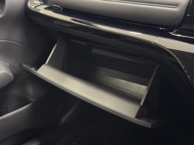 アクア Ｘ　踏み間違い防止　１００Ｖ　イモビ　ドライブレコーダー　ナビ　点検記録簿　ＬＥＤヘッドライト　スマートキー　横滑り防止機能　キーレスエントリー　オートクルーズ　オートエアコン　ＥＴＣ　カーテンエアバッグ（11枚目）