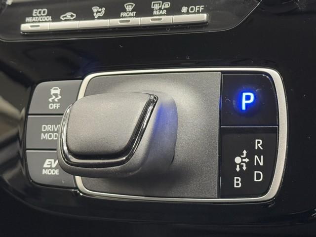 アクア Ｘ　踏み間違い防止　１００Ｖ　イモビ　ドライブレコーダー　ナビ　点検記録簿　ＬＥＤヘッドライト　スマートキー　横滑り防止機能　キーレスエントリー　オートクルーズ　オートエアコン　ＥＴＣ　カーテンエアバッグ（12枚目）