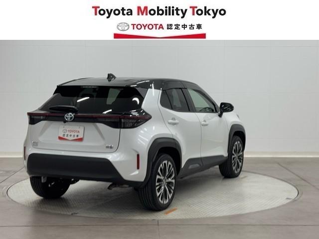 ヤリスクロス ハイブリッドＺ　ドライブレコーダ　インテリジェントキー　アルミホイル　ＬＥＤライト　１オ－ナ－　リアカメラ　クルーズコントロール　整備記録簿　横滑り防止システム　ナビＴＶ　メモリーナビゲーション　電動シ－ト　パワステ（2枚目）