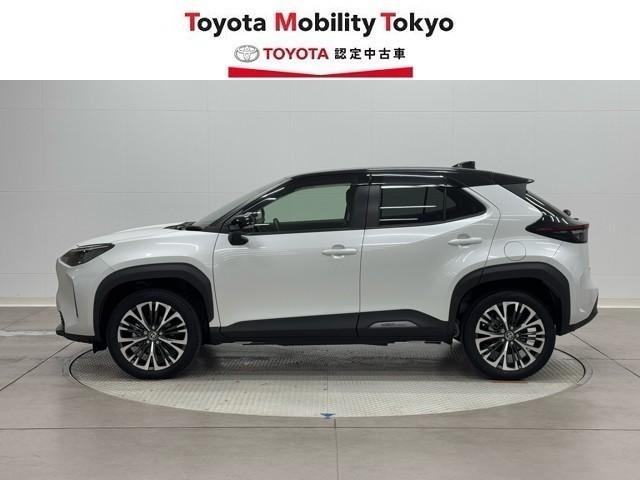 ヤリスクロス ハイブリッドＺ　ドライブレコーダ　インテリジェントキー　アルミホイル　ＬＥＤライト　１オ－ナ－　リアカメラ　クルーズコントロール　整備記録簿　横滑り防止システム　ナビＴＶ　メモリーナビゲーション　電動シ－ト　パワステ（3枚目）