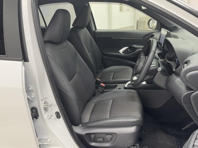 ヤリスクロス ハイブリッドＺ　ドライブレコーダ　インテリジェントキー　アルミホイル　ＬＥＤライト　１オ－ナ－　リアカメラ　クルーズコントロール　整備記録簿　横滑り防止システム　ナビＴＶ　メモリーナビゲーション　電動シ－ト　パワステ（17枚目）