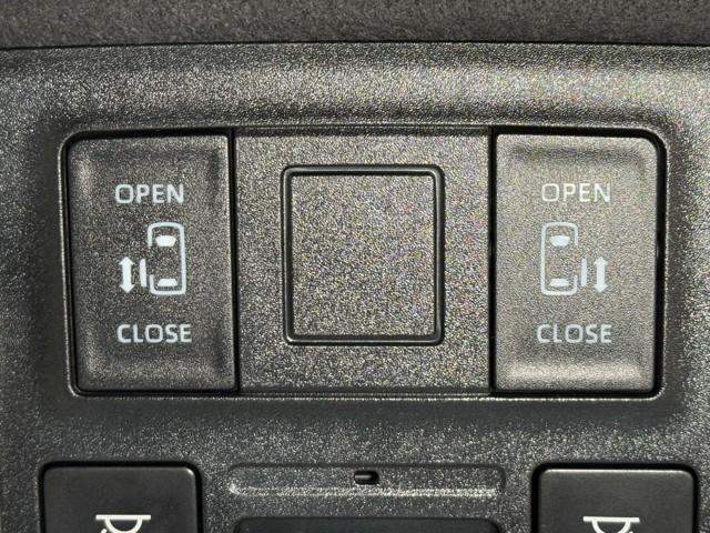 ノア ハイブリッドＳ－Ｇ　両電動ドア　衝突回避ブレーキ　ダブルエアコン　１００Ｖ　イモビ　クルコン　バックガイドモニター　横滑り防止装置　記録簿　ＬＥＤヘッドライト　ドライブレコーダー　キーレス　スマートキー　３列シート（12枚目）