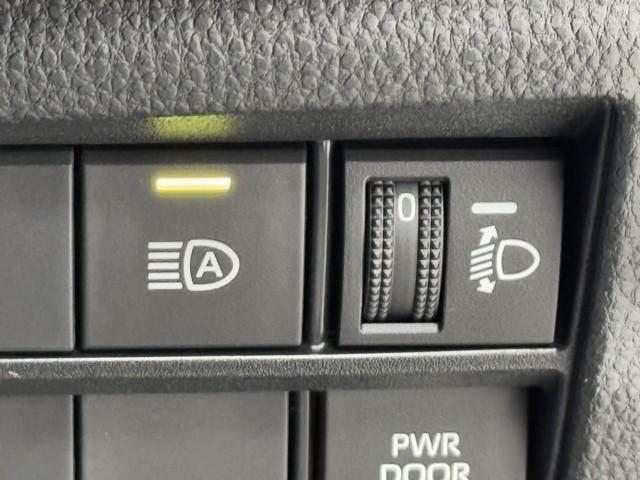 ノア ハイブリッドＳ－Ｇ　両電動ドア　衝突回避ブレーキ　ダブルエアコン　イモビ　クルコン　バックガイドモニター　横滑り防止装置　ＬＥＤヘッドライト　ドライブレコーダー　キーレス　スマートキー　３列シート　ＴＶ　ＥＴＣ　アルミ（9枚目）