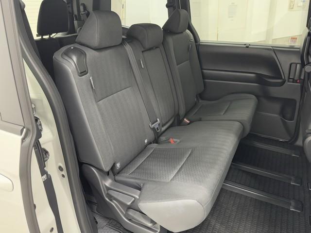 ノア ハイブリッドＳ－Ｇ　両電動ドア　衝突回避ブレーキ　ダブルエアコン　イモビ　クルコン　バックガイドモニター　横滑り防止装置　ＬＥＤヘッドライト　ドライブレコーダー　キーレス　スマートキー　３列シート　ＴＶ　ＥＴＣ　アルミ（15枚目）